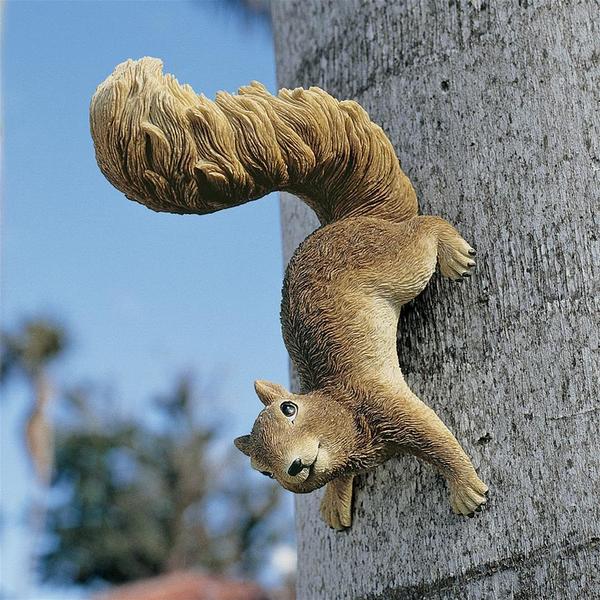 Design Toscano Simone, the Squirrel Hanging Sculpture NG34034